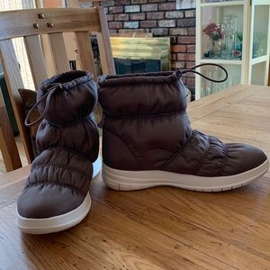 Fit flop RITA puffer ankle boots size 8 1/2. Grey NWOT Original Box. Waterproof.
